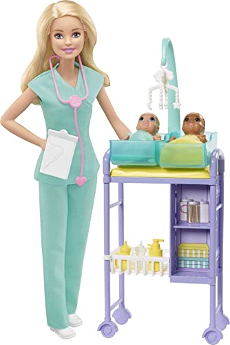 Barbie quiero ser pediatra Muñeca rubia con dos bebés y accesorios (Mattel Gkh23)+ y su cochecito de mascota, muñeca rubia con accesorios y cachorros (Mattel Ghv92)